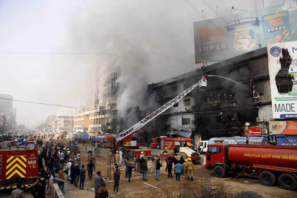 Karachi Shopping Mall Fire Kills Six, Blaze Rages Overnight