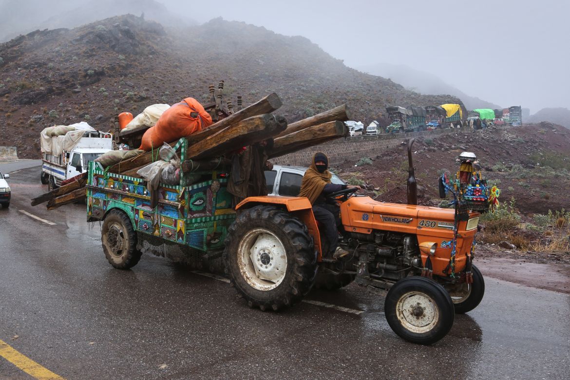 Tirah Valley Empties as Residents Flee Possible Military Operations