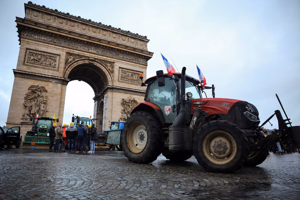 Reuters/French Farmers Protest EU Mercosur Trade Deal, Block Paris