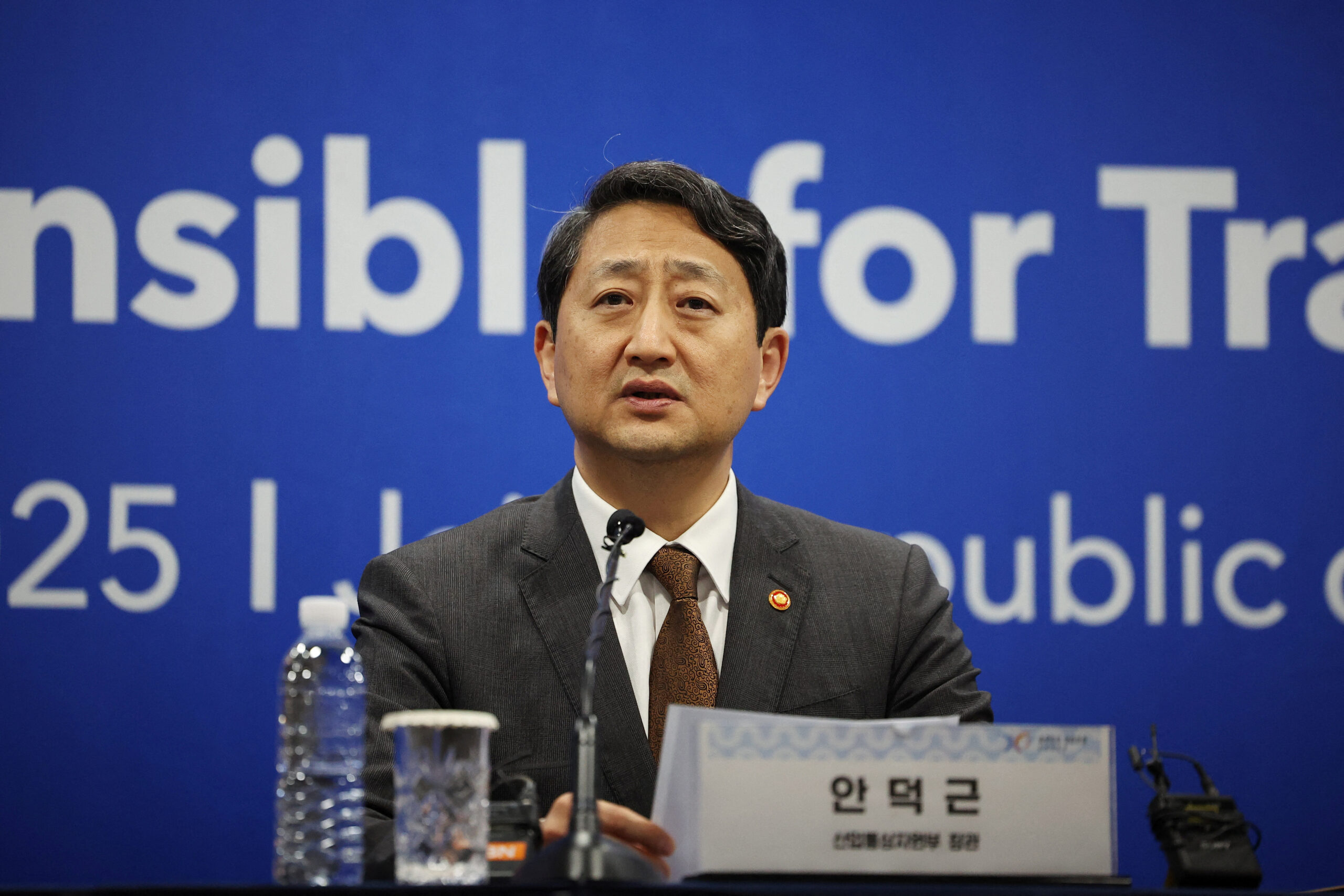 South Korea Tariffs Dispute Deepens As Minister Heads To US