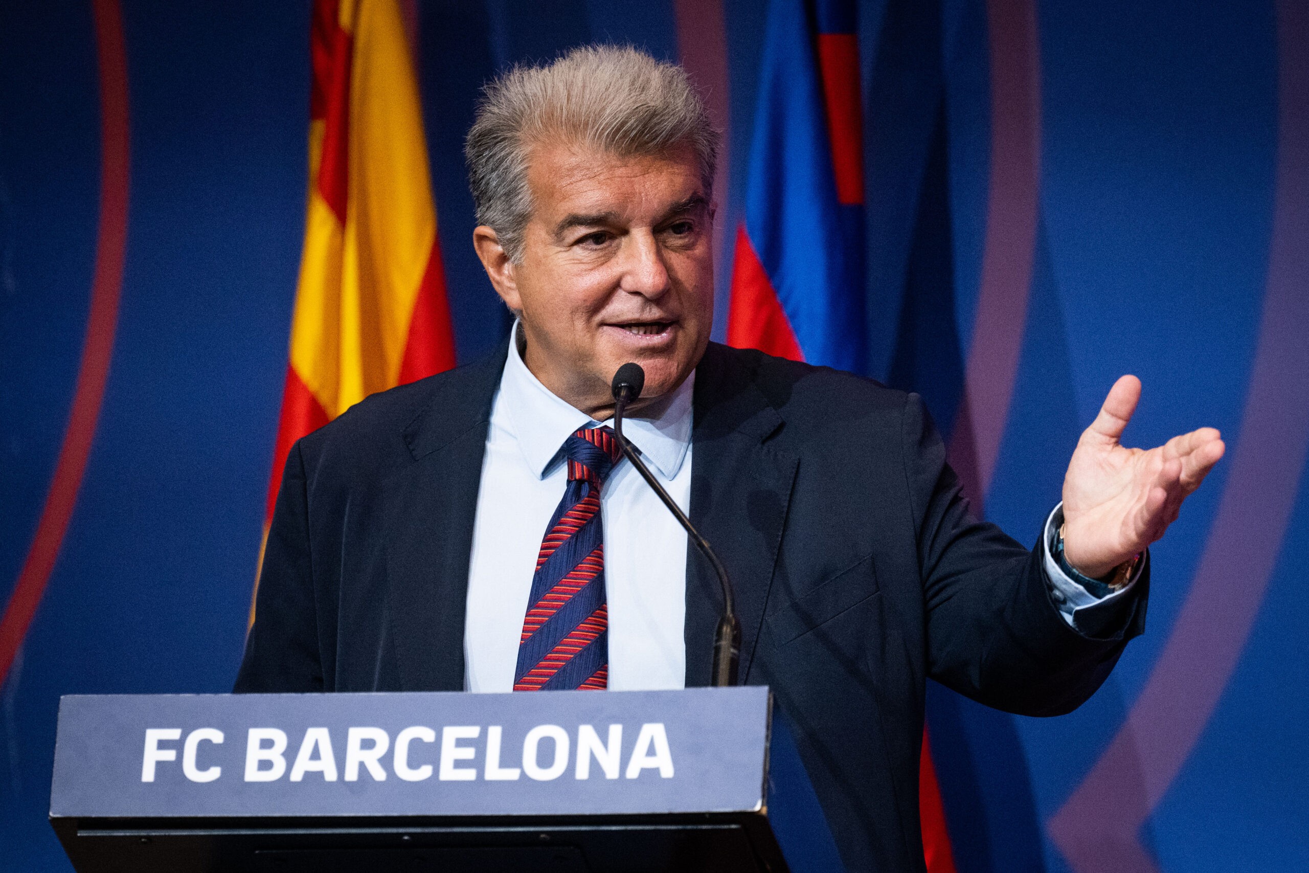 Barcelona President Laporta Steps Down Ahead Of Re-Election