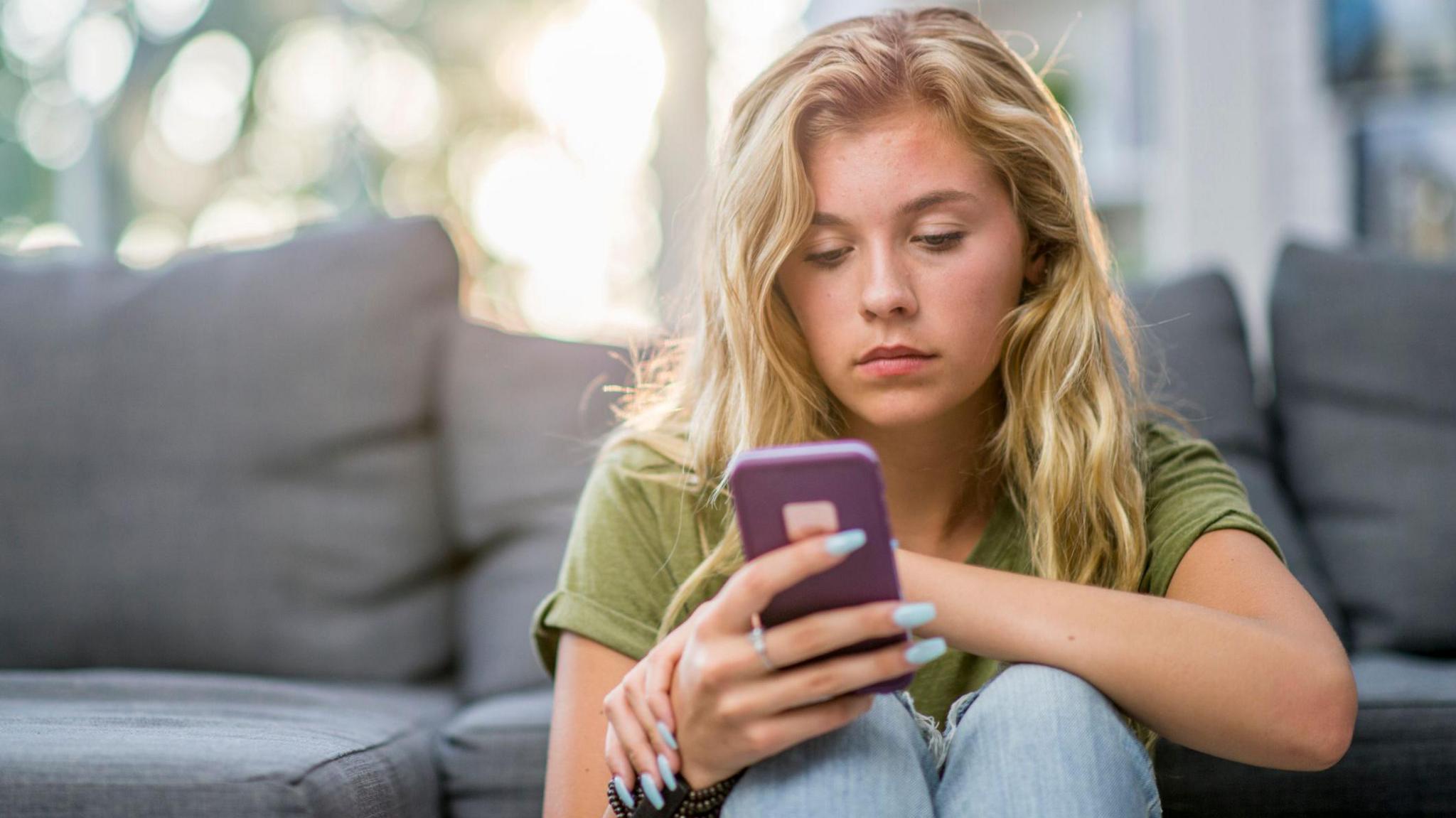 UK Moves to Ban Under‑16s from Social Media, Boost AI Safety