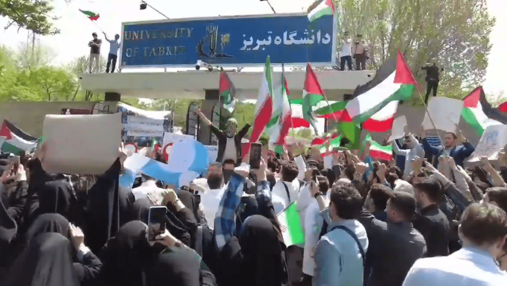 Iranian Students Resume Campus Protests Following Crackdown