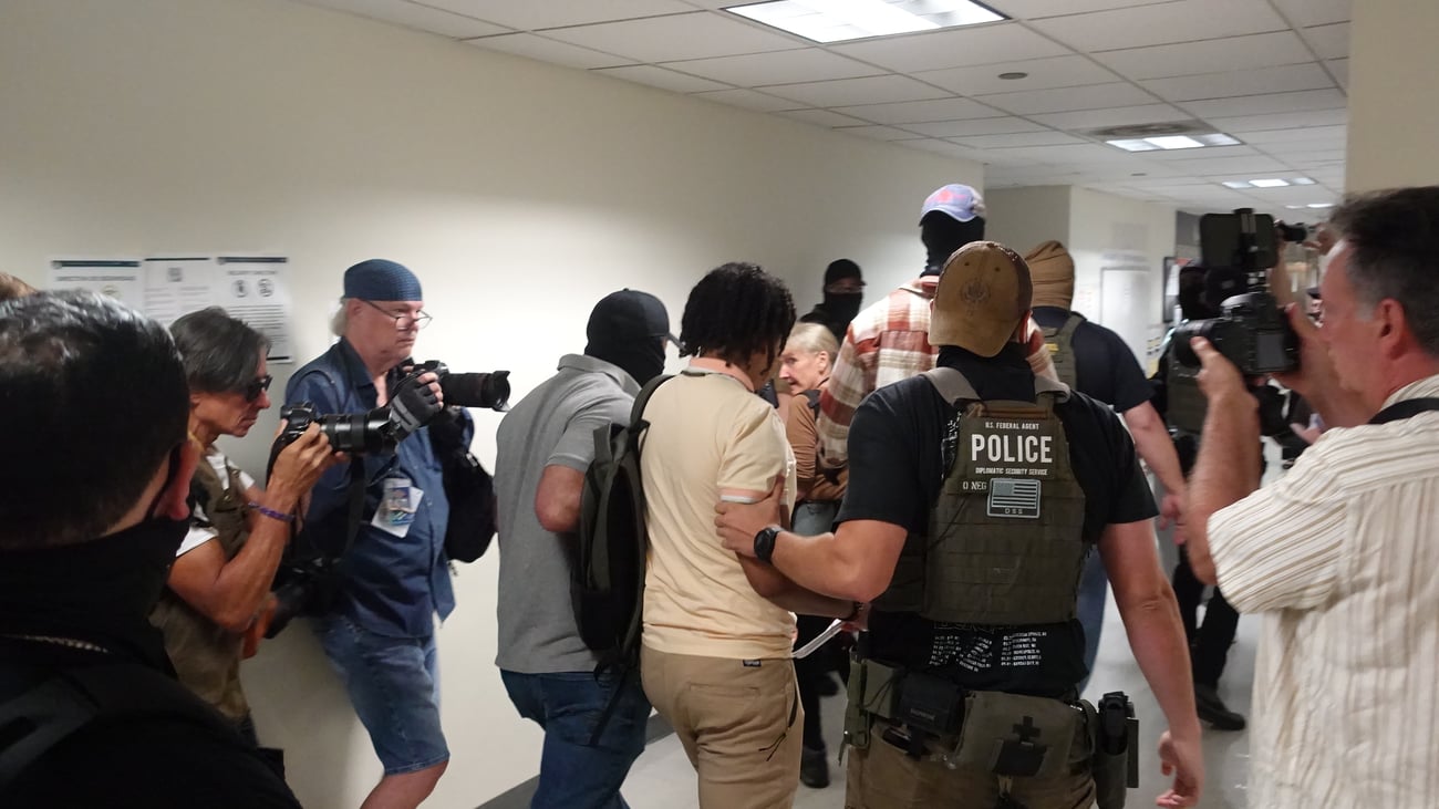 Judge Broadly Curbs Arrests At Manhattan Immigration Courts