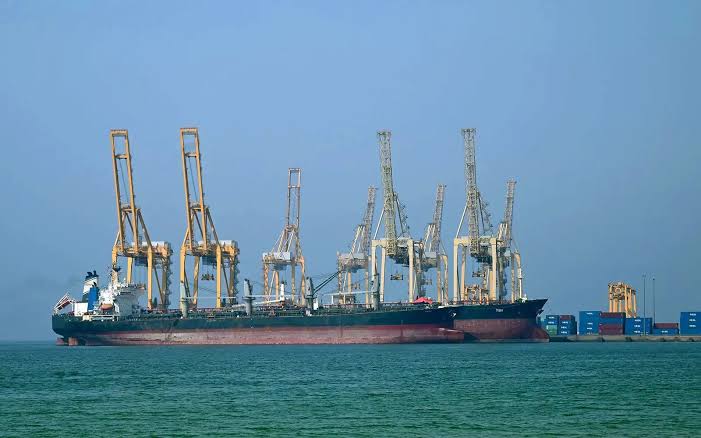 Vulnerable Nations Retain Russian Oil Lifeline Under US Waiver